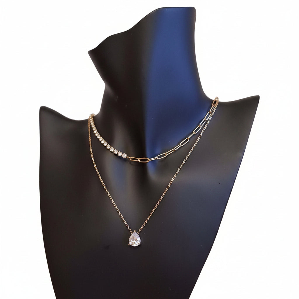 Collana con pendente a forma di goccia