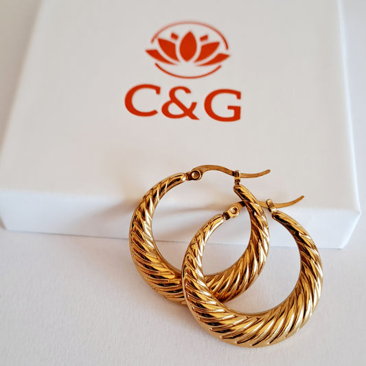 Orecchini a cerchio intrecciati