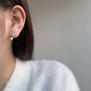 Orecchini intrecciati a perno con perla - C&G di Caprice Toungui