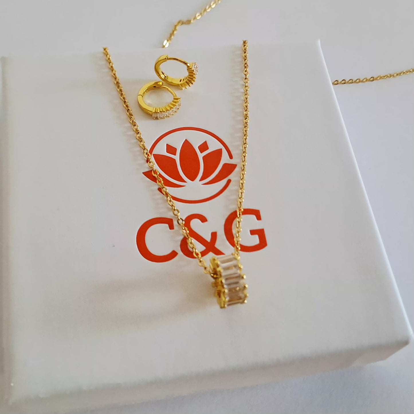 Set orecchini collana con ciondolo a Corona