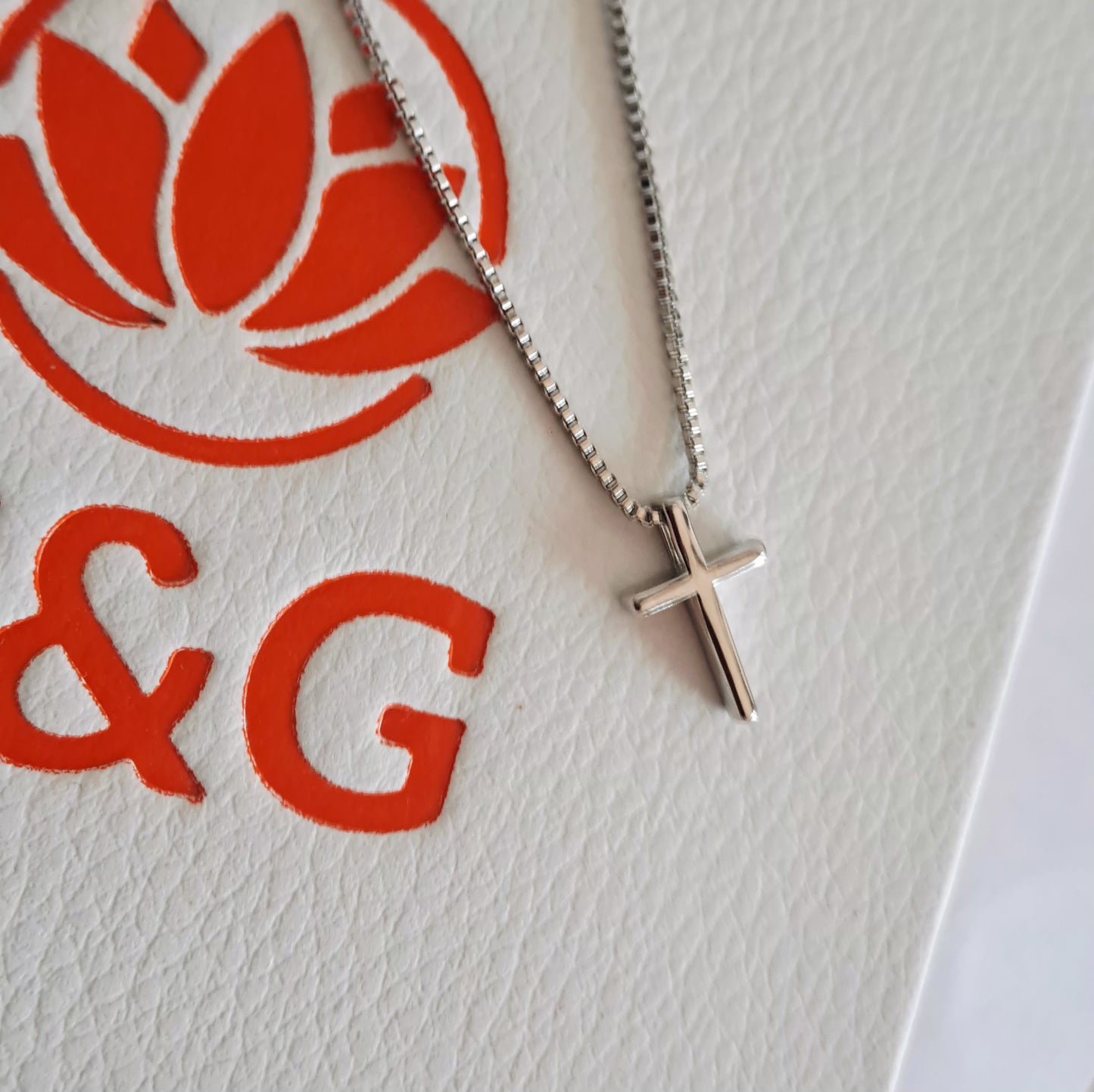Collana con pendente a croce uomo donna