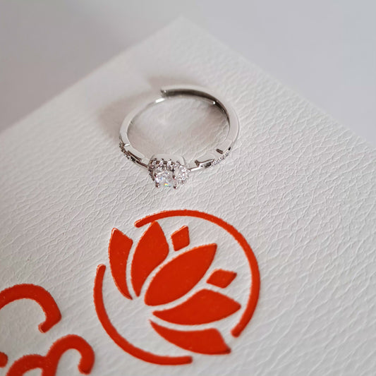 Anello fine solitario regolabile