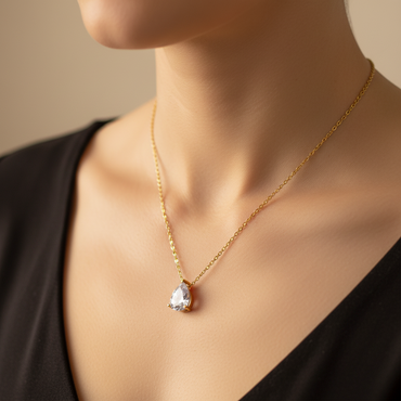 Collana con pendente a forma di goccia