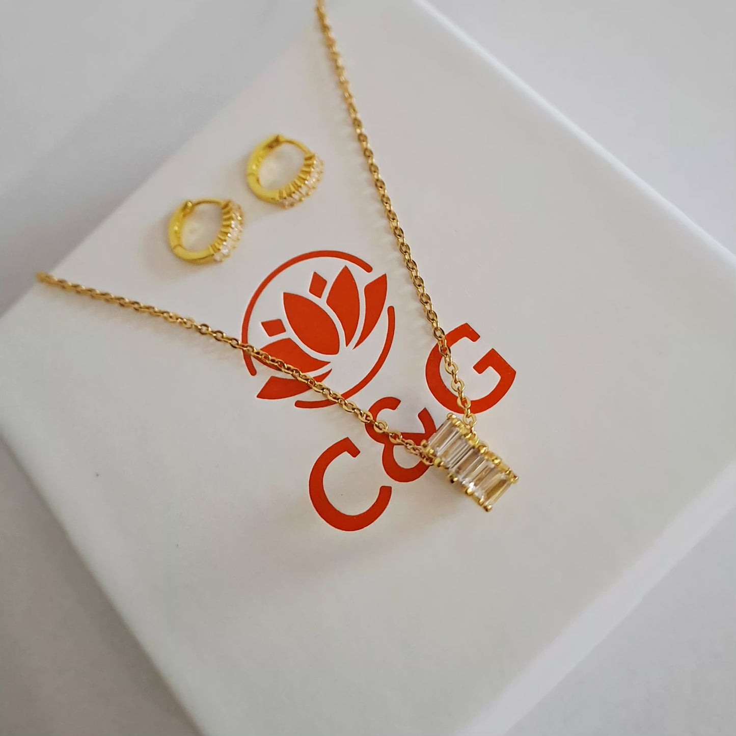 Set orecchini collana con ciondolo a Corona