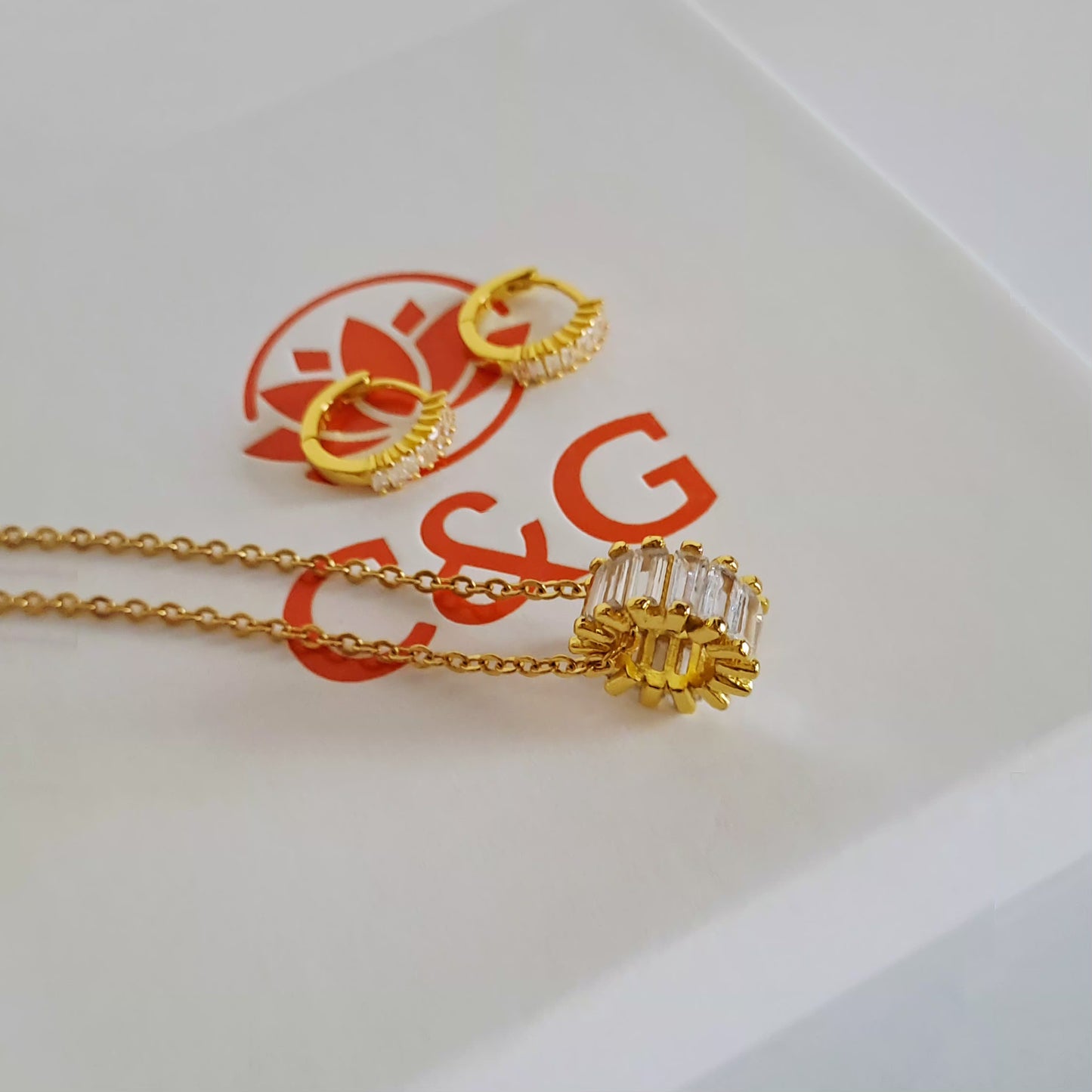 Set orecchini collana con ciondolo a Corona