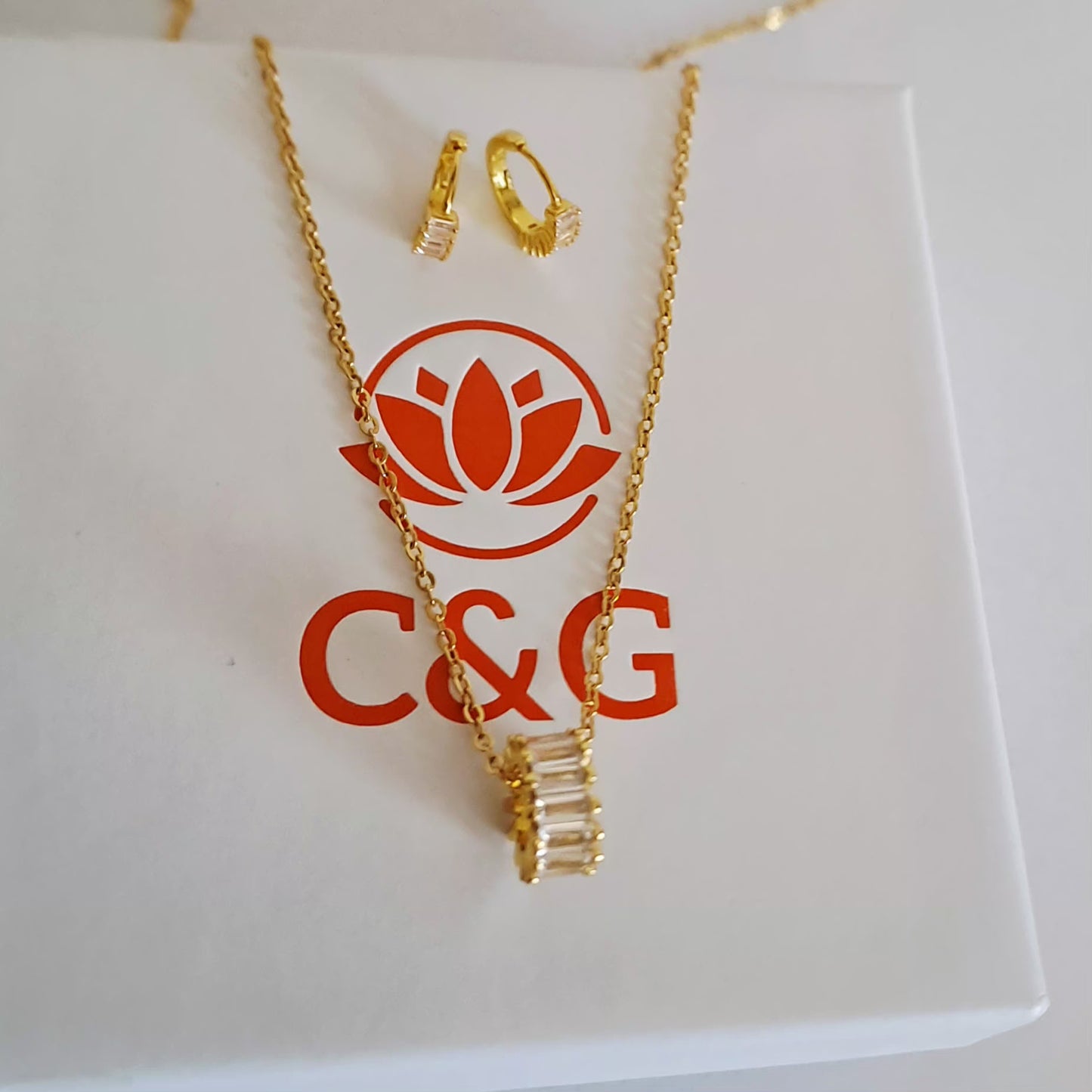 Set orecchini collana con ciondolo a Corona