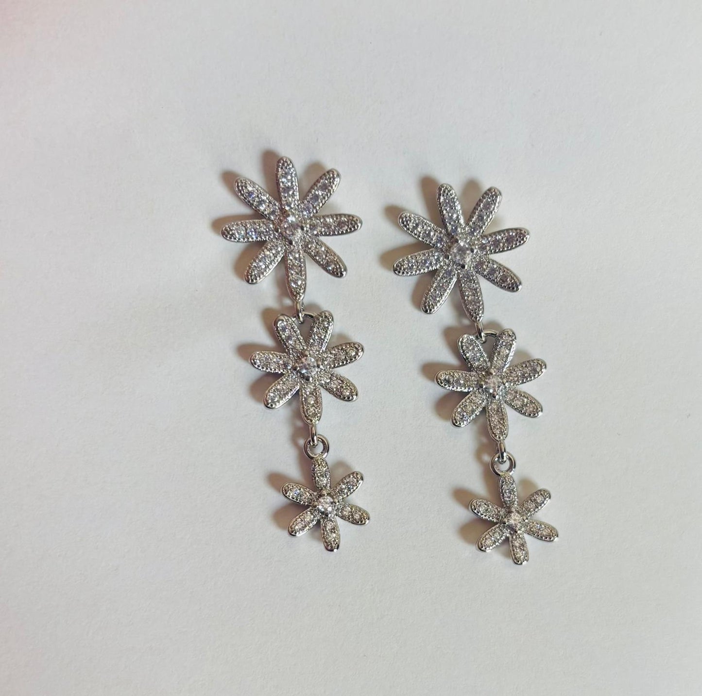 Orecchini a fiori Scintillanti in argento sterling